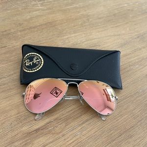 Ray-ban aviator mirrored sunglasses. Excellent condition.